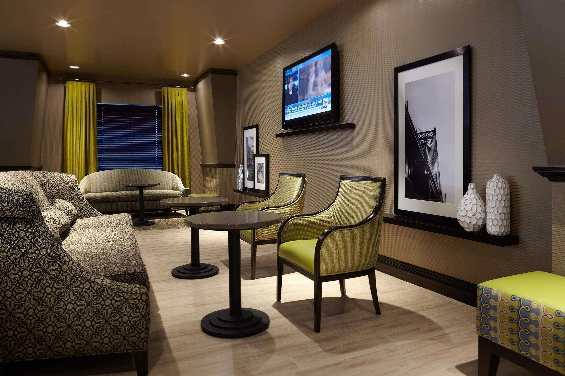 Hampton Inn & Suites Montreal-Dorval Exterior foto