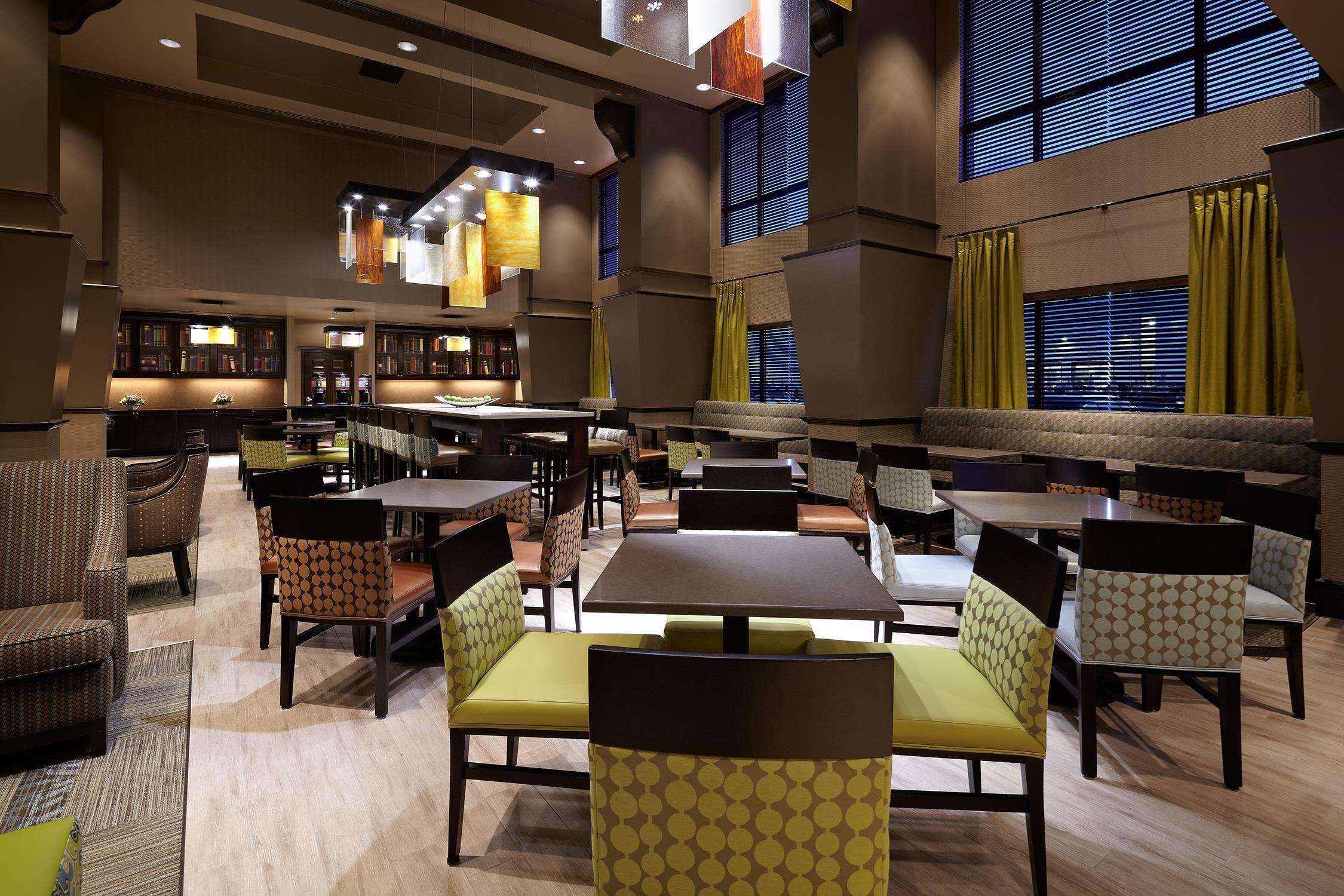 Hampton Inn & Suites Montreal-Dorval Exterior foto