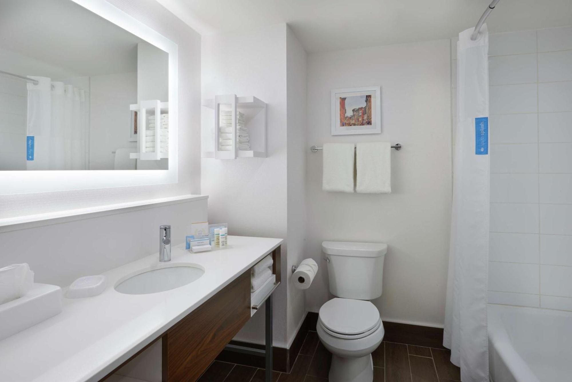 Hampton Inn & Suites Montreal-Dorval Exterior foto