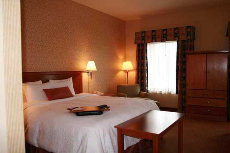 Hampton Inn & Suites Montreal-Dorval Exterior foto